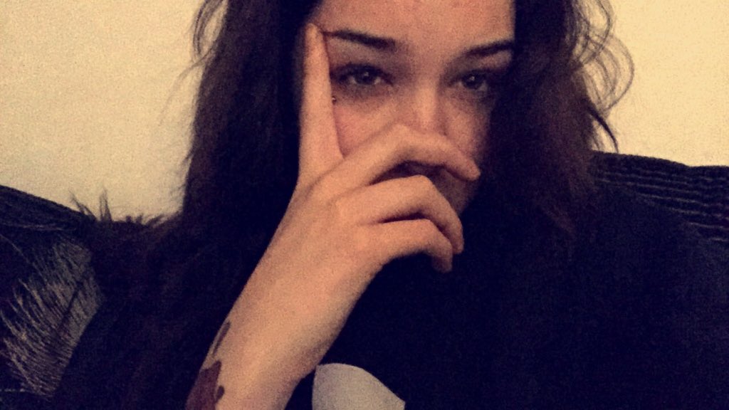 tripxshit's tweet photo. No makeup/realisation that you have work tomorrow face https://t.co/cYbAjf8Xij