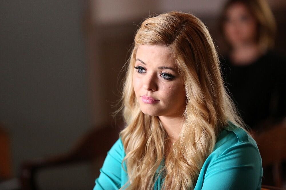 TeamAliPLL's tweet image. Alison in the 6x11 😍👑💖 #PLL #pll6b #pllchat #Sashaholic #TeamAli 👸