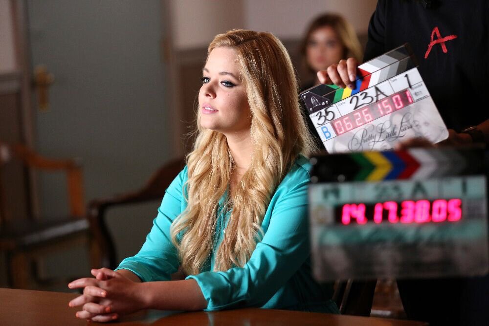 TeamAliPLL's tweet image. Alison in the 6x11 😍👑💖 #PLL #pll6b #pllchat #Sashaholic #TeamAli 👸