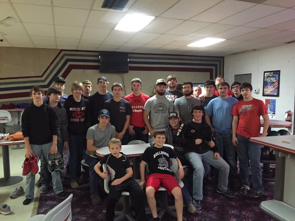 CoachBudke's tweet photo. Wrestler bowl 2015. #countywrestling @HANEazYduzit @Engle_Island @TheChase_Online @Scotthazelton9 @Clayj51 https://t.co/ROaYUXMhSj