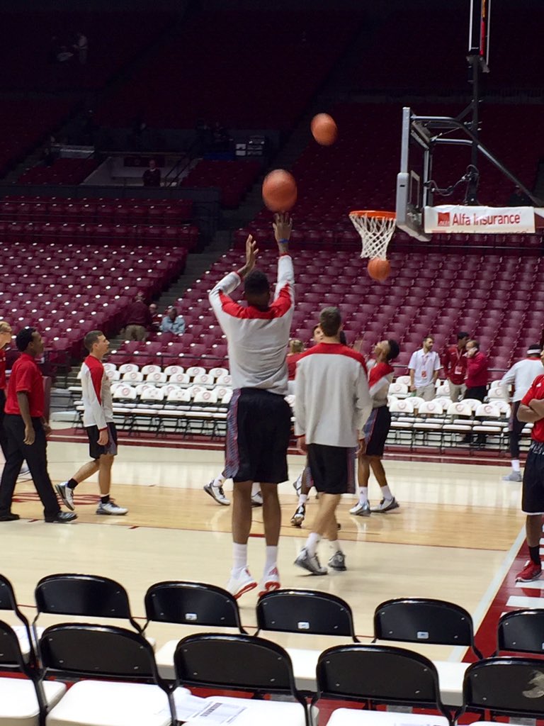 HannahCGoodin's tweet image. Watching @Cajunbasketball @NBA prospect Shawn Long nail 3s before the game. More on him 7CT @SECNetwork+! #ULLvsBAMA