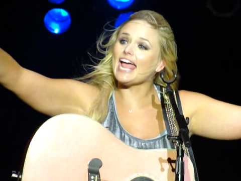 Miranda Lambert singing Happy Birthday to Blake Shelton 