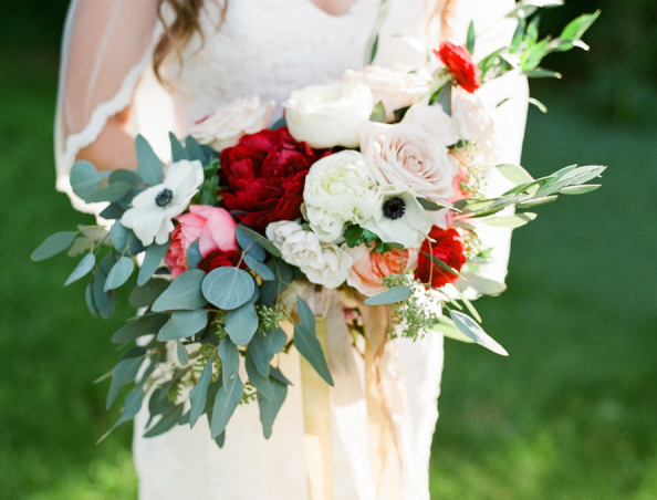 We can't help but spill: this secret garden wedding is amaze! stylemepretty.com/arizona-weddin… Photo: Brittany Mahood