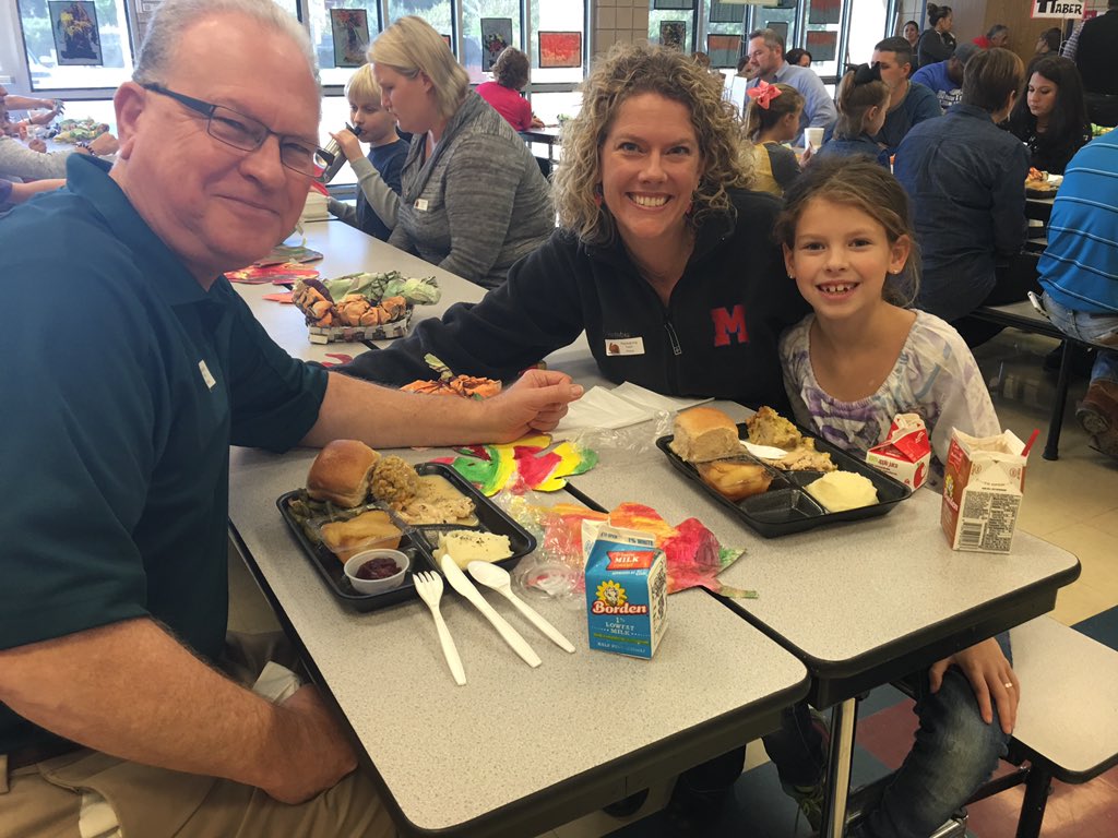 WoodwayElem's tweet photo. Day 2 of our Thanksgiving was a success! Thank you!!! @WoodwayElem #T2015 https://t.co/sax4D3o1Mc