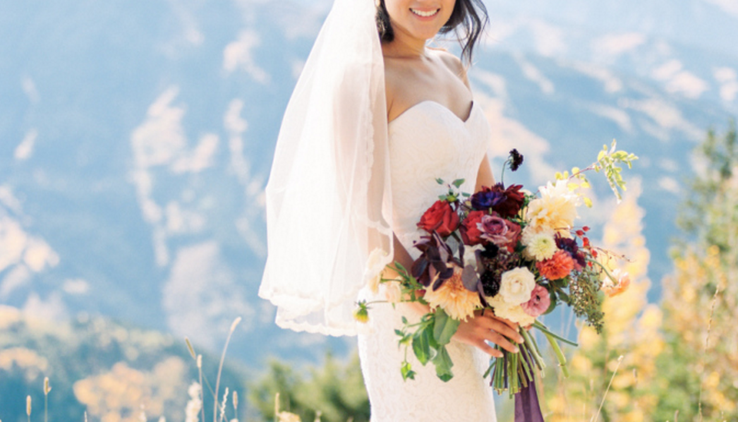 stylemepretty's tweet image. 3 words to describe this Colorado mountaintop #wedding? Views for DAYS! stylemepretty.com/colorado-weddi… | @tomnrach