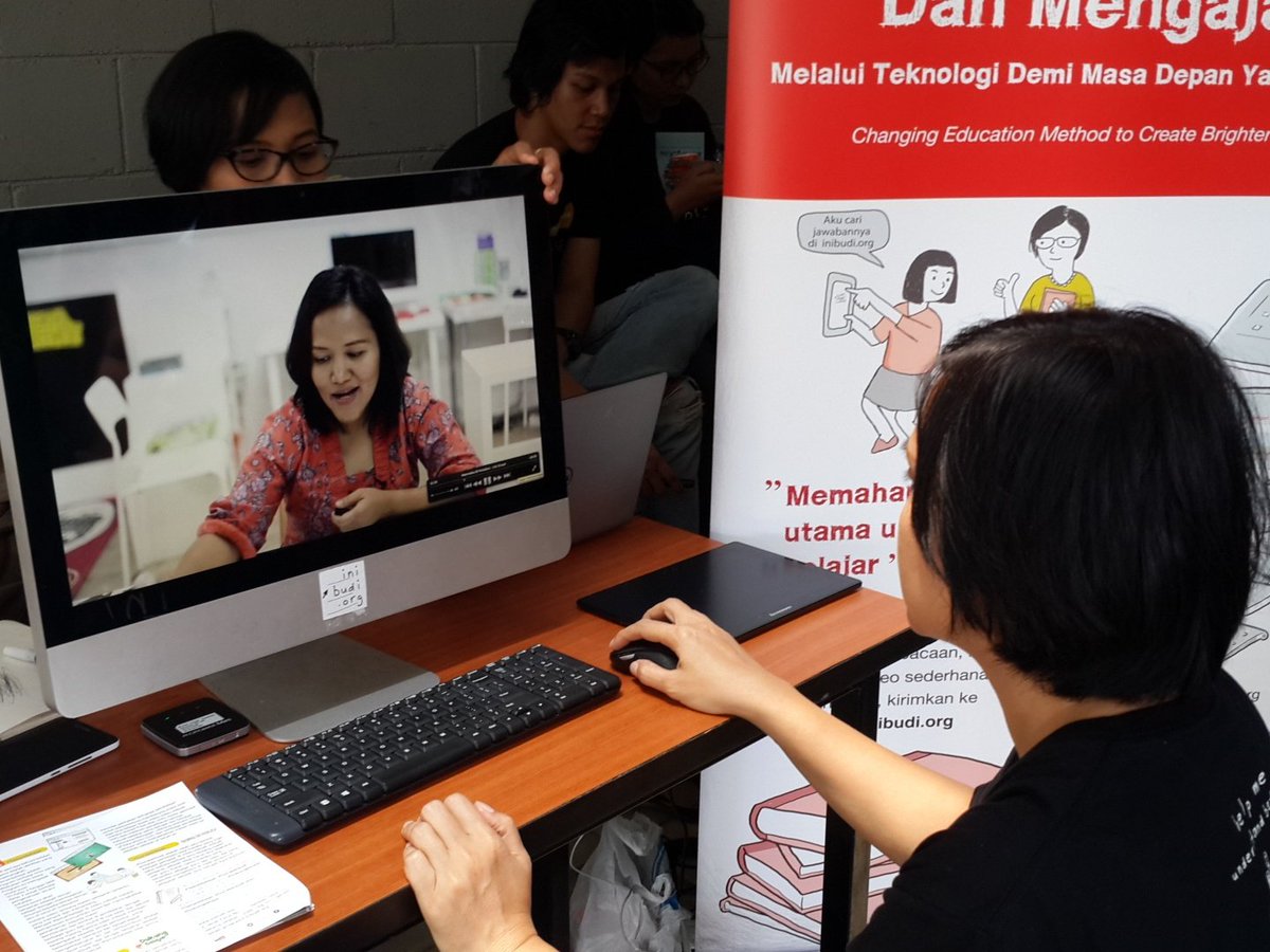 inibudiorg's tweet photo. Anda jg dpt melihat semua video pelajaran dan mengunduh lsg dgn membawa flashdisk #TPN2015 https://t.co/iljV5DXVth