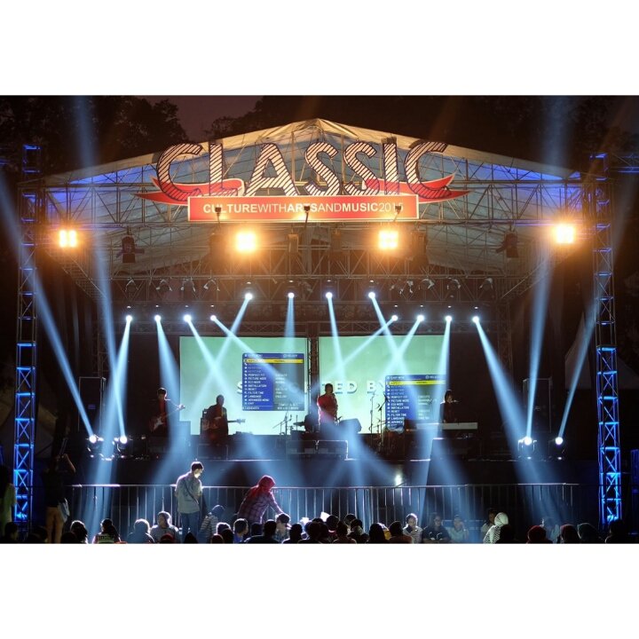 classicarnival's tweet photo. Thankyou semuanya buat kemaren malem! Petjah bgtttttt! Main2 ke Solo lagi yaaa 😆 @isyanasarasvati @Naifband https://t.co/RJtF0fGsIJ