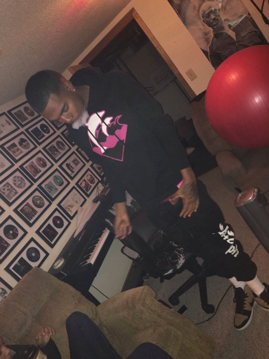 HittaMar's tweet photo. Studio Flow ,  show Tommorow ' #SodaLifeStyle #StayTuned https://t.co/puxzK2GGvI