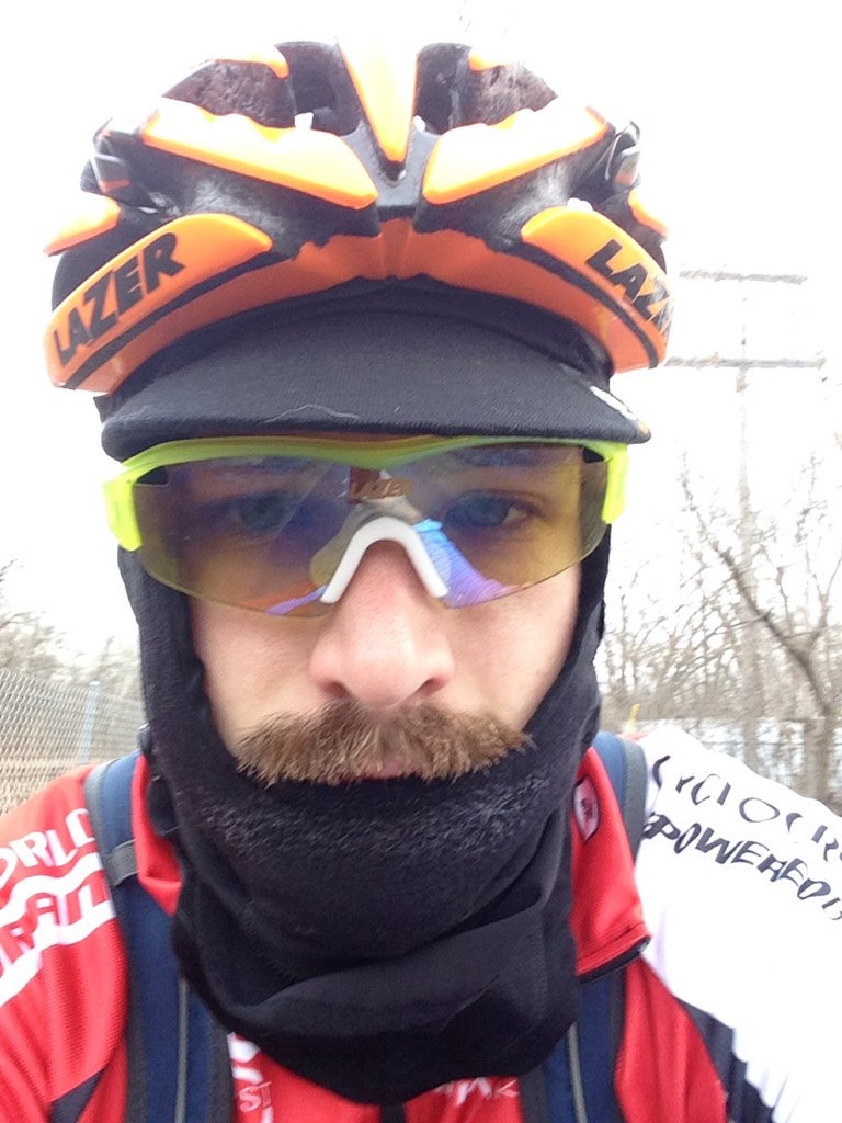 dpalmertrolls's tweet photo. #lookscount even when it's cold. I trust @lazerhelmets to help me always look great whilst cycling. https://t.co/zaXlWyJinf