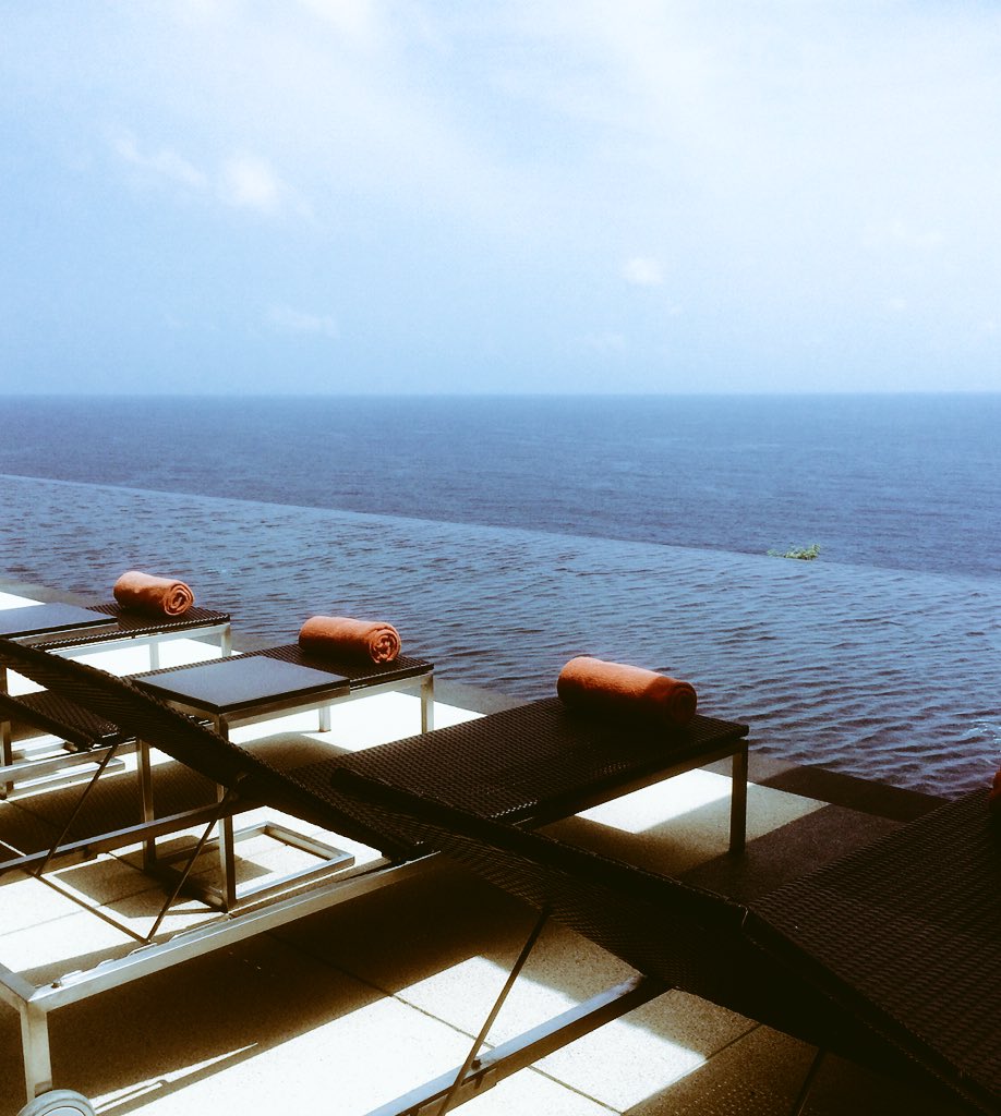 Baan_Paa_Talee's tweet photo. #Poolside #LuxuryLiving #LuxuryVilla #SunAndsea #Phuket #BaanPaaTalee #20LuxuryBedroomVilla 
www.baanpaatalee.con https://t.co/acmFN9YFOX
