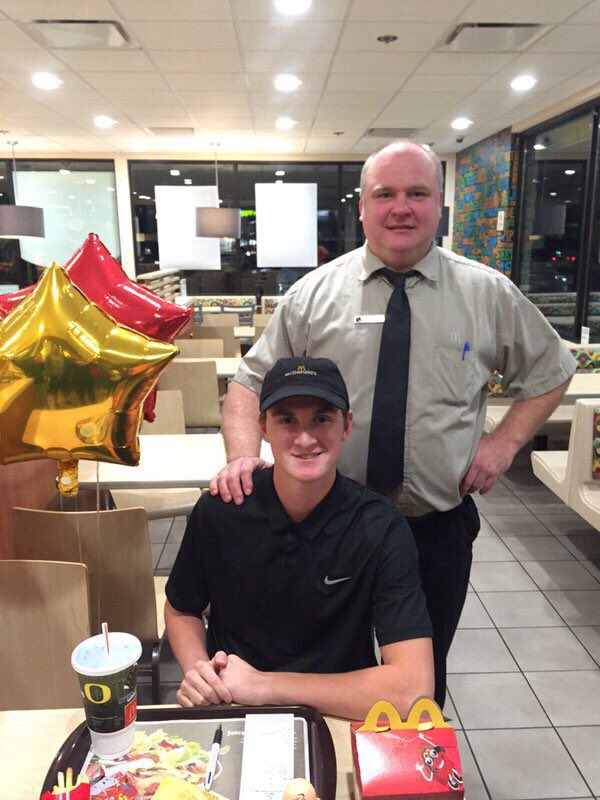 1babyceej's tweet photo. Shoutout to my bro for singing to MU 〽️ https://t.co/7Opdx7oEsL