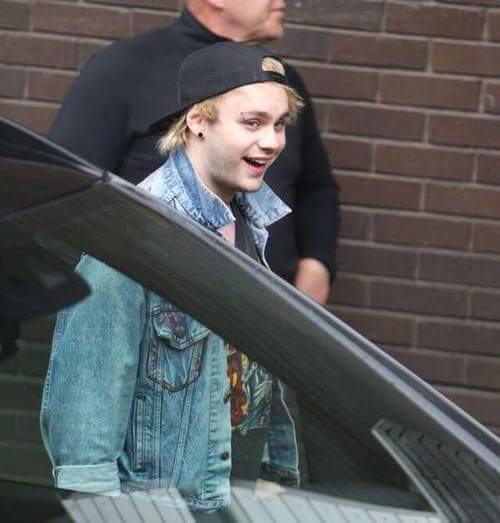 Sharonsaenzr's tweet photo. happy birthday to my beautiful angel , I am very proud of you , I love you ❤🎁🎂🎈😙😙 @Michael5SOS ❤❤ https://t.co/bfK8HVgCzt