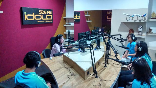 #PCSOnWeekend : tim dari SMA Kebon Dalem Semarang Ciptakan Arang Plastik dan Garam, menjadi baterai.