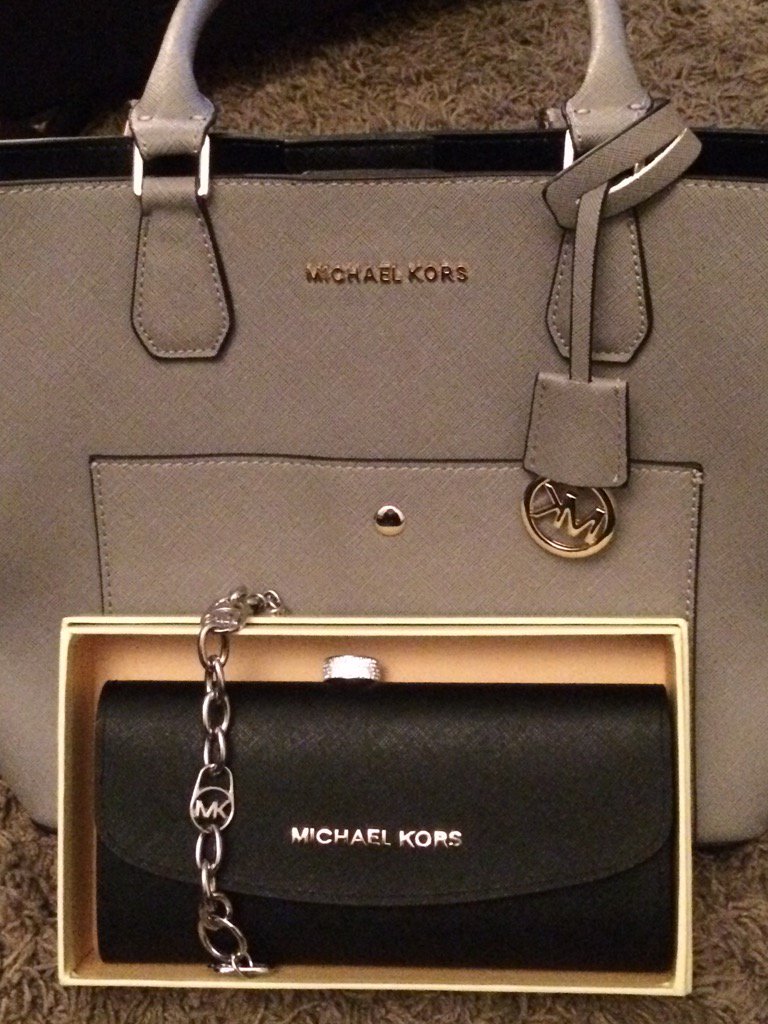 PileggiAdrienne's tweet photo. Oh my! Who let me out? Love #purseparties #had2haveit #MK https://t.co/jACT1eKRgA