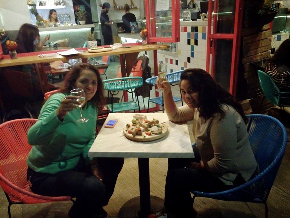 kitchenahimsa's tweet photo. Oficialmente esto ya es una noche de vinos y quesos #Viernes #QuesoVegano #MéxicoVegano #VeganosDF #AhimsaKitchen https://t.co/8pNlG0sxZI