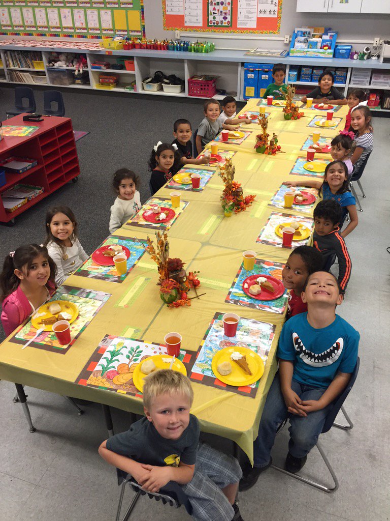 sallyhale55's tweet photo. #happythanksgiving from Room 1! https://t.co/zUHaIt5aEf
