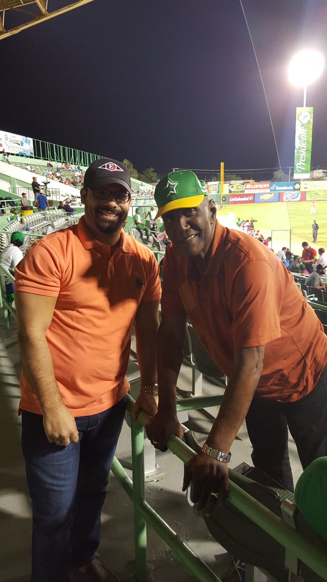JB1227's tweet photo. Con Ricardy Carty! #dominicanlegend #platanopower #orgullodesanpedro #baseball #mipasion https://t.co/oDxzdMWlNn