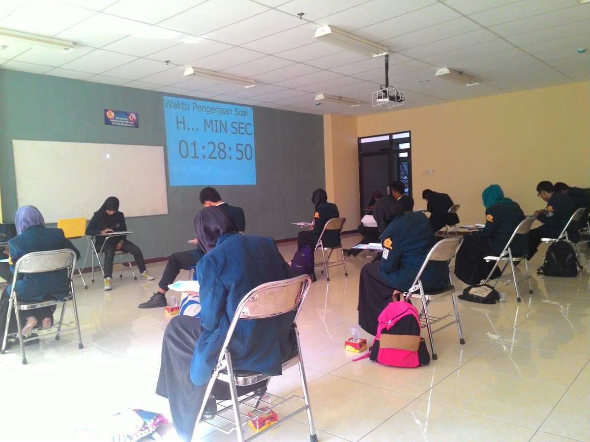 Assalamualaikum
Pagi ini calon pres &amp; wapres bem serta calon dpm ftp ub 2016 melakukan fit and proper test tulis