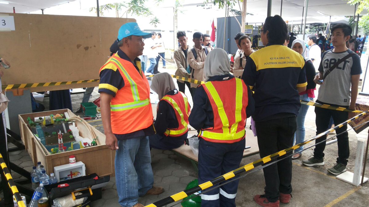 HMS_PNJ's tweet photo. Semangat teman teman sipil untuk KJI 2015

#SIPILBISA https://t.co/4Vr9Mq28Ig