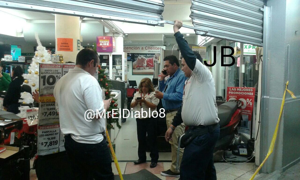 Asaltan Elektra por mercado Jamaica - CUTMtXFUsAAlY0L