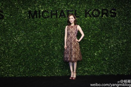 Therealyangmi's tweet photo. 昨天影像展玩的很开心，见到很多好朋友，谢谢@angelica张宇 姐和设计���@MichaelKors 的邀请[爱你]@Vogue服饰与美容 https://t.co/5jp0q5z9z6