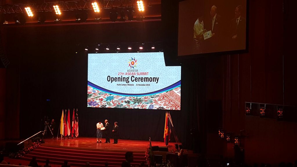 AYLS2015's tweet photo. Special mention of #AYLS2015 by @KBSMalaysia in the #ASEANSummit2015 during handover of Youth Manifesto for ASEAN! https://t.co/1AElLsjGXC