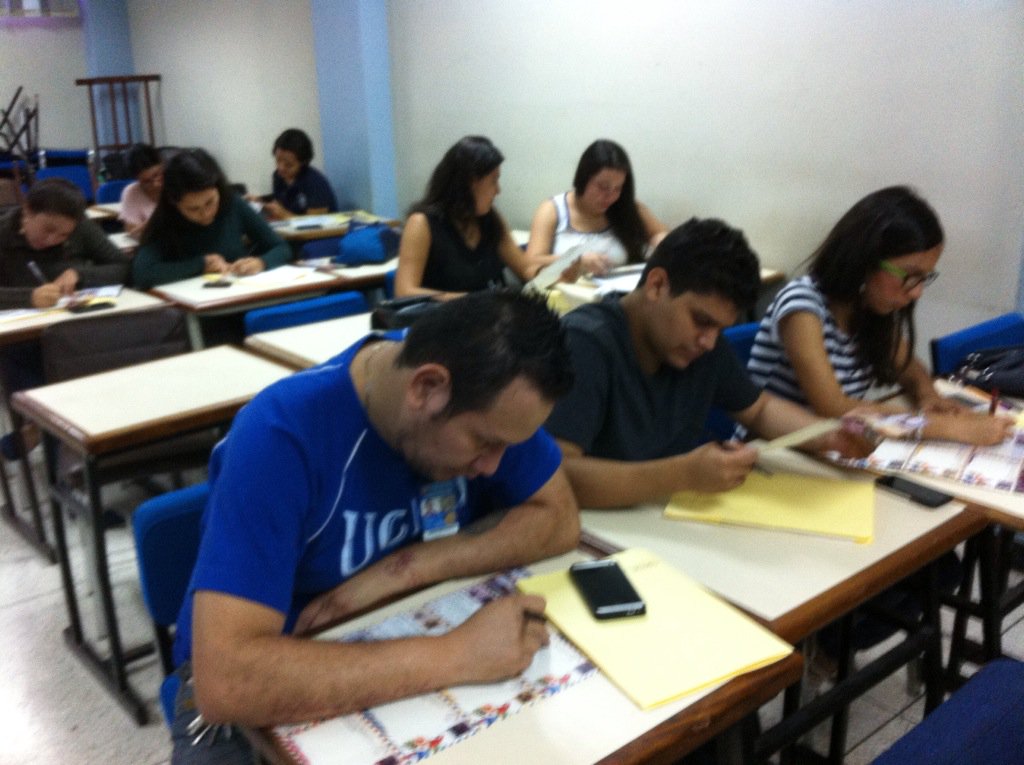 COFAVIC's tweet photo. RT @AIV_RedUCLA: Gracias por la confianza. Un gran éxito el Curso de hoy! @amnistia COFAVIC @cpsicologoslara @DEUcla https://t.co/viWpdQbife