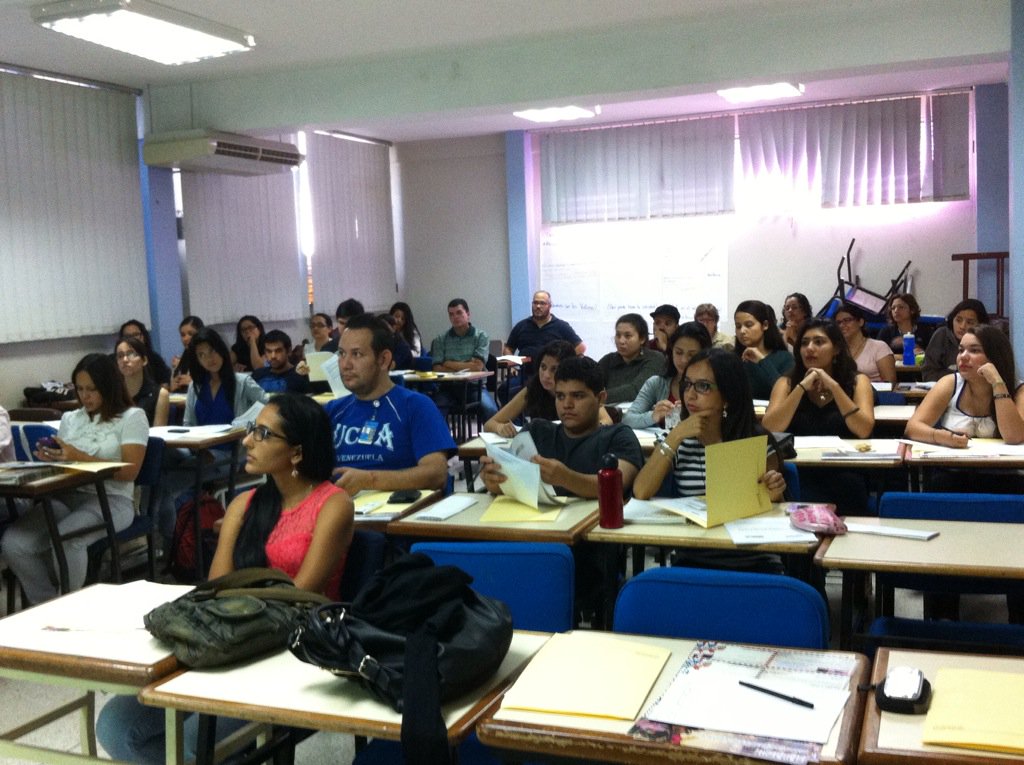 COFAVIC's tweet photo. RT @AIV_RedUCLA: Gracias por la confianza. Un gran éxito el Curso de hoy! @amnistia COFAVIC @cpsicologoslara @DEUcla https://t.co/viWpdQbife