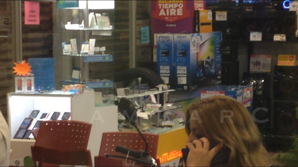 Asaltan Elektra por mercado Jamaica - CUTSnZoUkAAPz4P