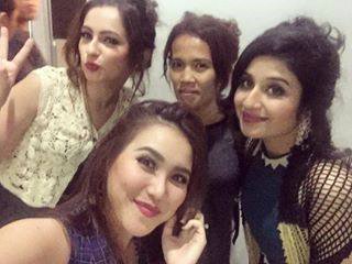 PratiwiRzk's tweet photo. @aytingnew92 @Lavina2nad @paridhi__sharma dan yani,. #selfie #happyAndFun https://t.co/1yxVqtiOJW