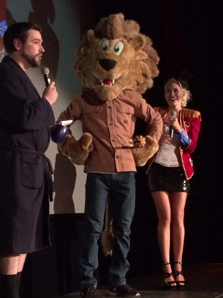 EvaDFisher's tweet photo. King George hits the runway @kawarthaNOW @Mike_Judson @TheresaLongo #ptbo #strutt4kids #ptbofashionweek2015 https://t.co/Vux4dgsrjL