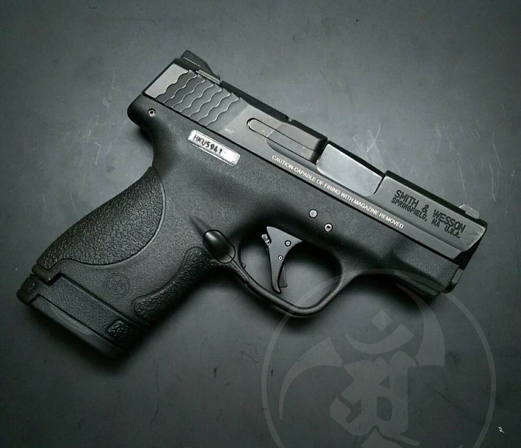 ANRDesignLLC's tweet photo. @everydaydump stopped by the shop to have his @apextactical trigger installed in his shield!
#gunsdaily #weaponsda… https://t.co/0hKeJ1JyXu