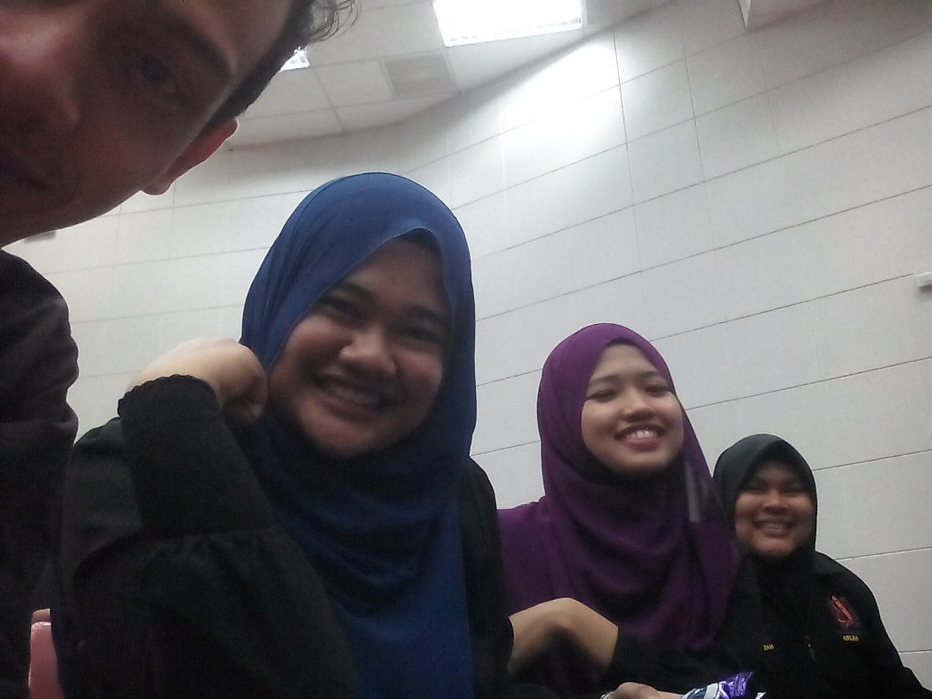 amir_hudzman's tweet photo. Seminar falsafah sains sosial...
#mygeng
*dulu semuanya kecik lagi,tp skrag semua mcm Mak orang. Hiiikssss https://t.co/ph73ngQg3D