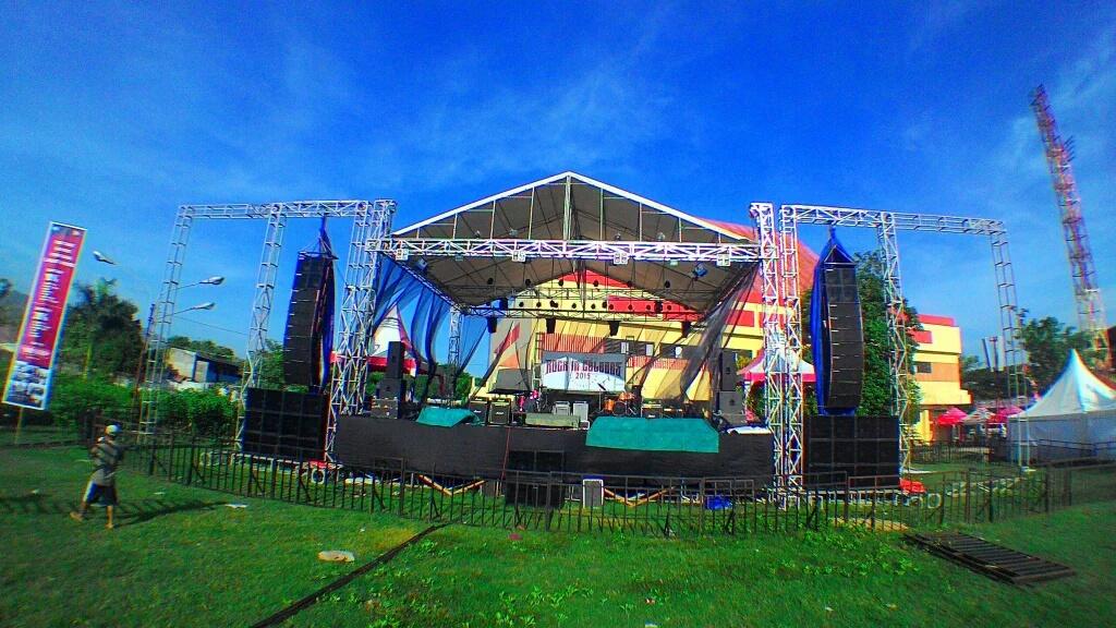 Hari ini <a href="/RockInCelebes/">ROCK IN CELEBES</a> akan digelar di Gorontalo. Puluhan band akan tampil disini, mari bersiap!
📷 <a href="/gorontaloindie/">Gorontaloindie.com</a>