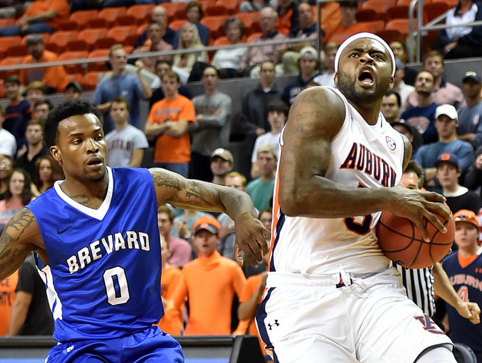 aldotcomSports's tweet photo. Follow live updates as #Auburn basketball takes on Georgia Southern: https://t.co/1ubUmkX0Ih #ALCBB https://t.co/li22CiTvQo