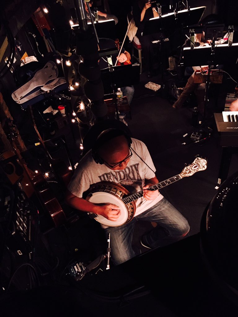 LacketyLac's tweet photo. What's more gangsta than a dude rocking a Hendrix shirt while playing a banjo on a hip-hop song in a Broadway pit? https://t.co/MlTZtdc19a