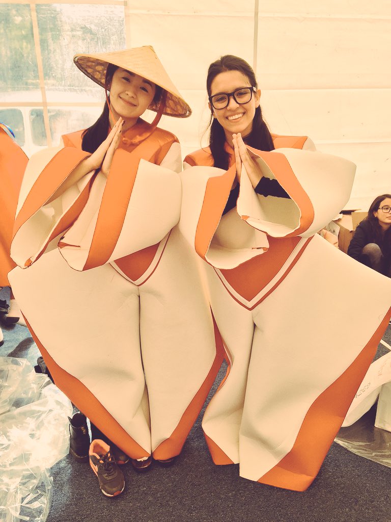 dianna_O3's tweet photo. Casi hermanas 😑😂✌️💕 #NEF2015 🎅🏽⛄️🎄 https://t.co/SClkCjVvVD