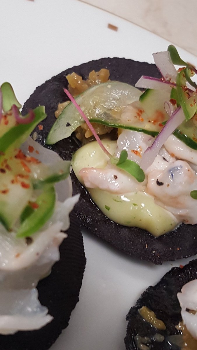 EddyWarman's tweet photo. Desde Gran velas Vallarta @VallartaGV  con cuadro de Maggie Valdovinos @FoodandTravelMX https://t.co/nyic46emDS
