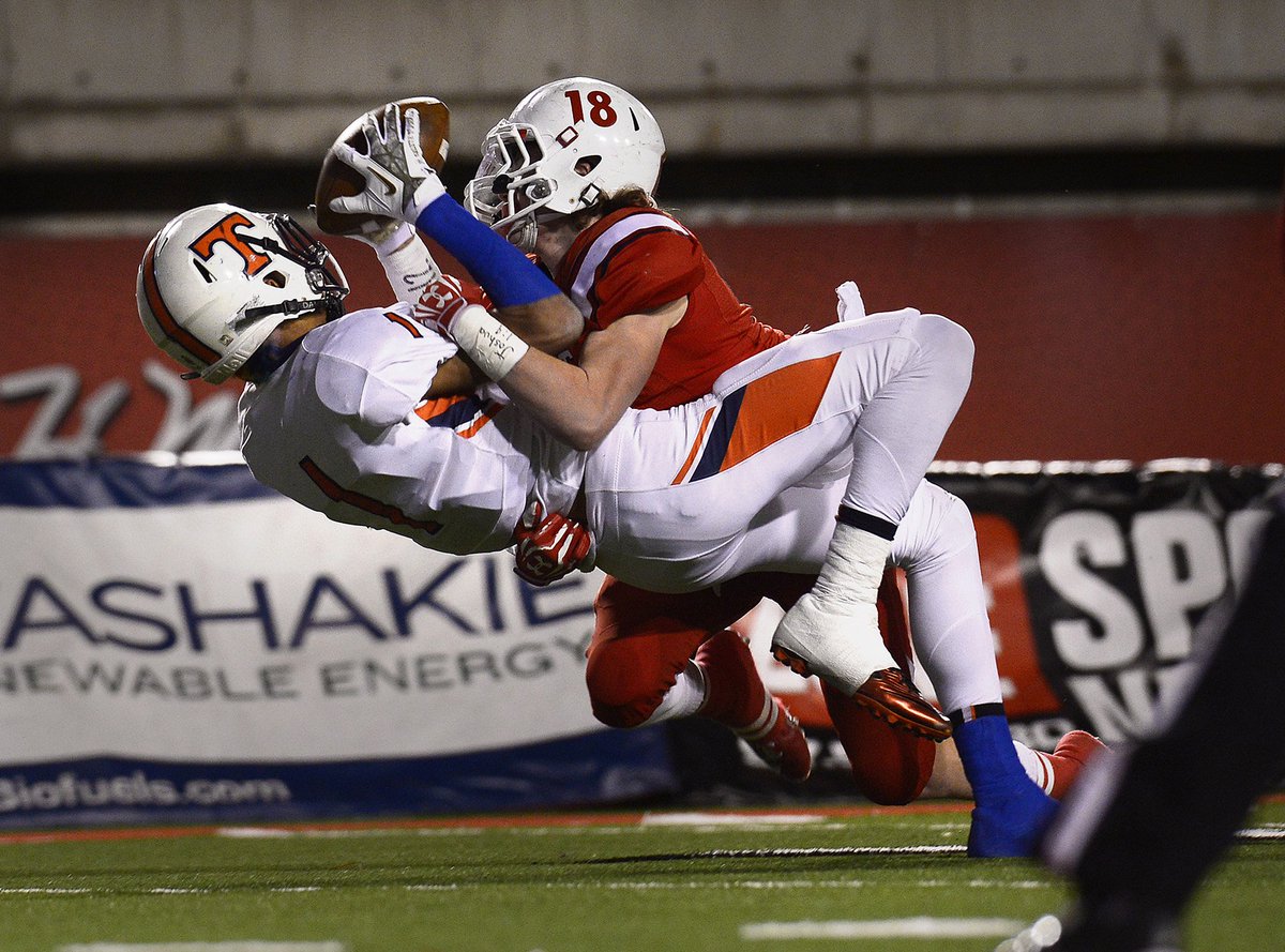 ScottSommerdorf's tweet photo. With East DB Jordan Anderson all over him, Timp WR Samson Nacua made the catch to set up a Timpview TD @sltribsports https://t.co/IbGztviVNi