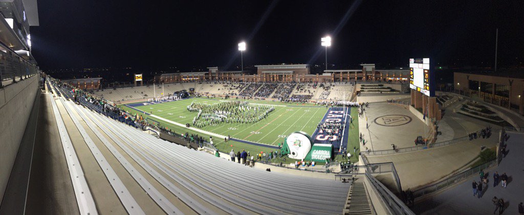 SouthlakeMag's tweet photo. Halftime show!  Lids!  @CISD_CREW @Carrollisd @SLCAthletics @SLCarrollCheer @CarrollSRHigh https://t.co/bSrX3ub3hj
