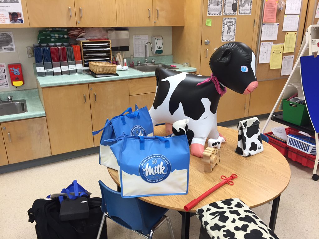 GAFDKRM104's tweet photo. The kids loved the milk presentation @GAngelsschool https://t.co/PKdKYgN2xB
