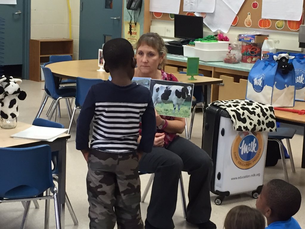 GAFDKRM104's tweet photo. The kids loved the milk presentation @GAngelsschool https://t.co/PKdKYgN2xB