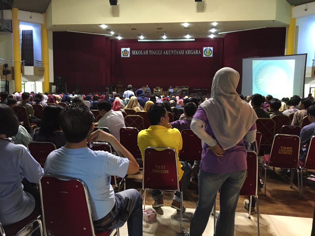 Seminar Alumni Home Coming di gedung G telah dimulai. Yuk ikut meramaikan dan jangan lupa kunjungi stand kita ya