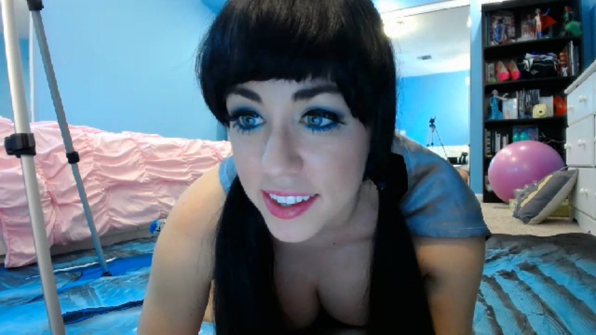 BrianSopher1's tweet photo. #ScreenCaps From @Cutie_Kayla1's #Batman Member's Chat Tonight On @YourDailyCams In Case You Missed Her #Hot Show! https://t.co/dwXdivE6zY
