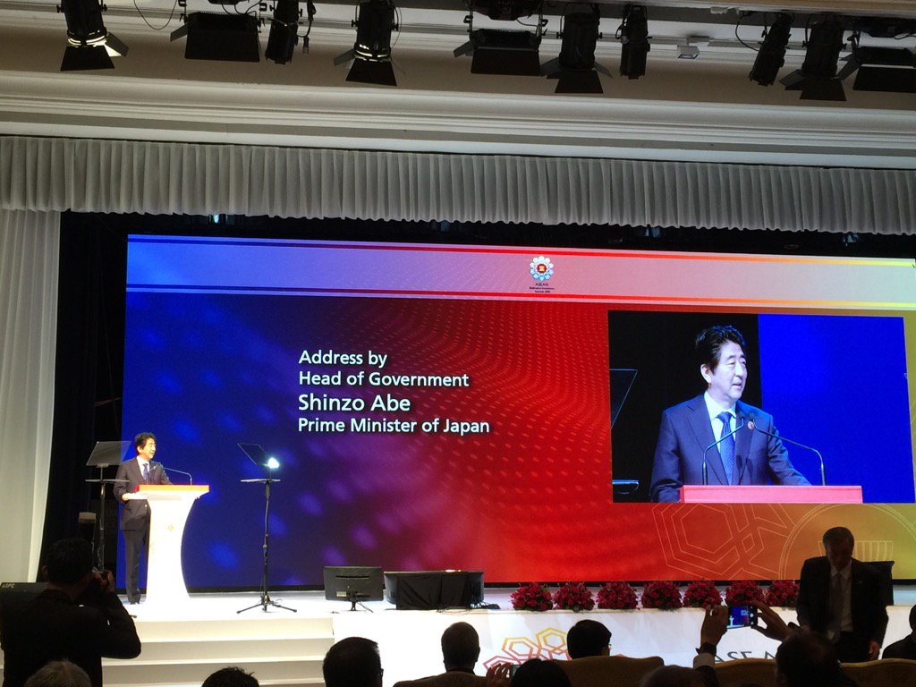 ami_moris's tweet photo. #abe at #ASEANSummit2015. It's all about the ramen...being adapted to local context...the Jap approach to #beAsean https://t.co/vxLv0nvVvE