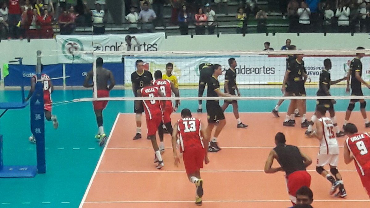 TwiterosCali's tweet photo. Gracias muchachos! La emoción es gigante, siii Valle es grande en Voleibol, Valle, Valle!: @ClaudiaFRojas https://t.co/jEK3HdTywF