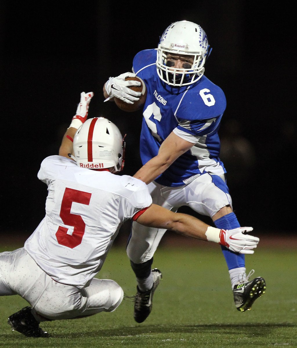 dlephotography's tweet photo. Great game between @WeAreDanvers and @MHSRedRaiders tonight #D3StateSemis https://t.co/awouJSVu8N