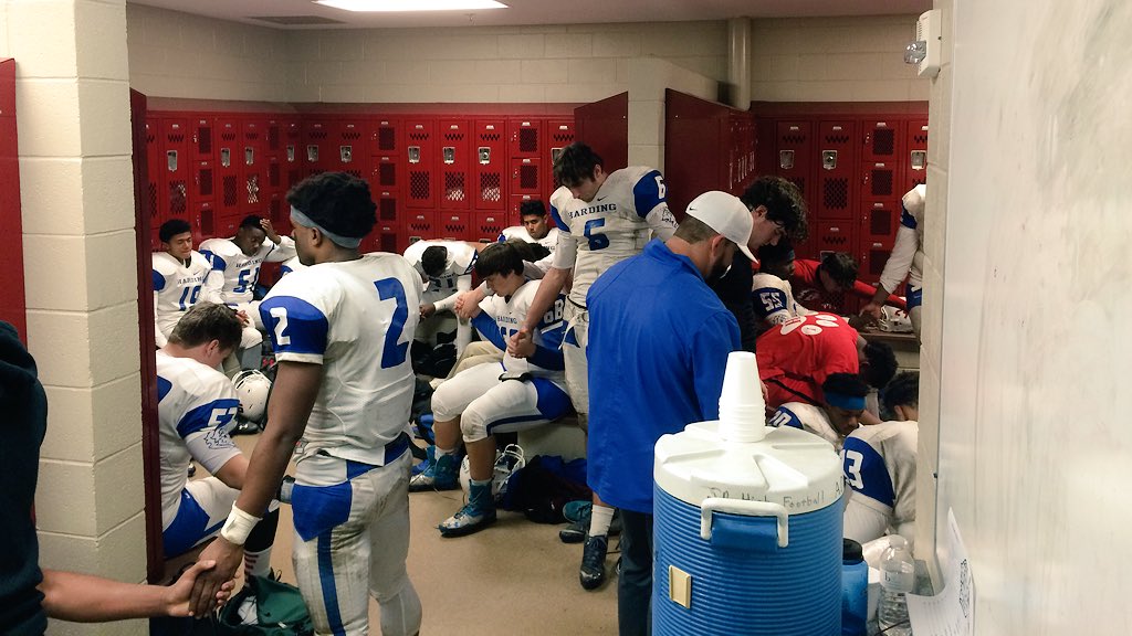 HALionsLive's tweet image. Ending the season in prayer. #Brotherhood #Family #HardingStrong