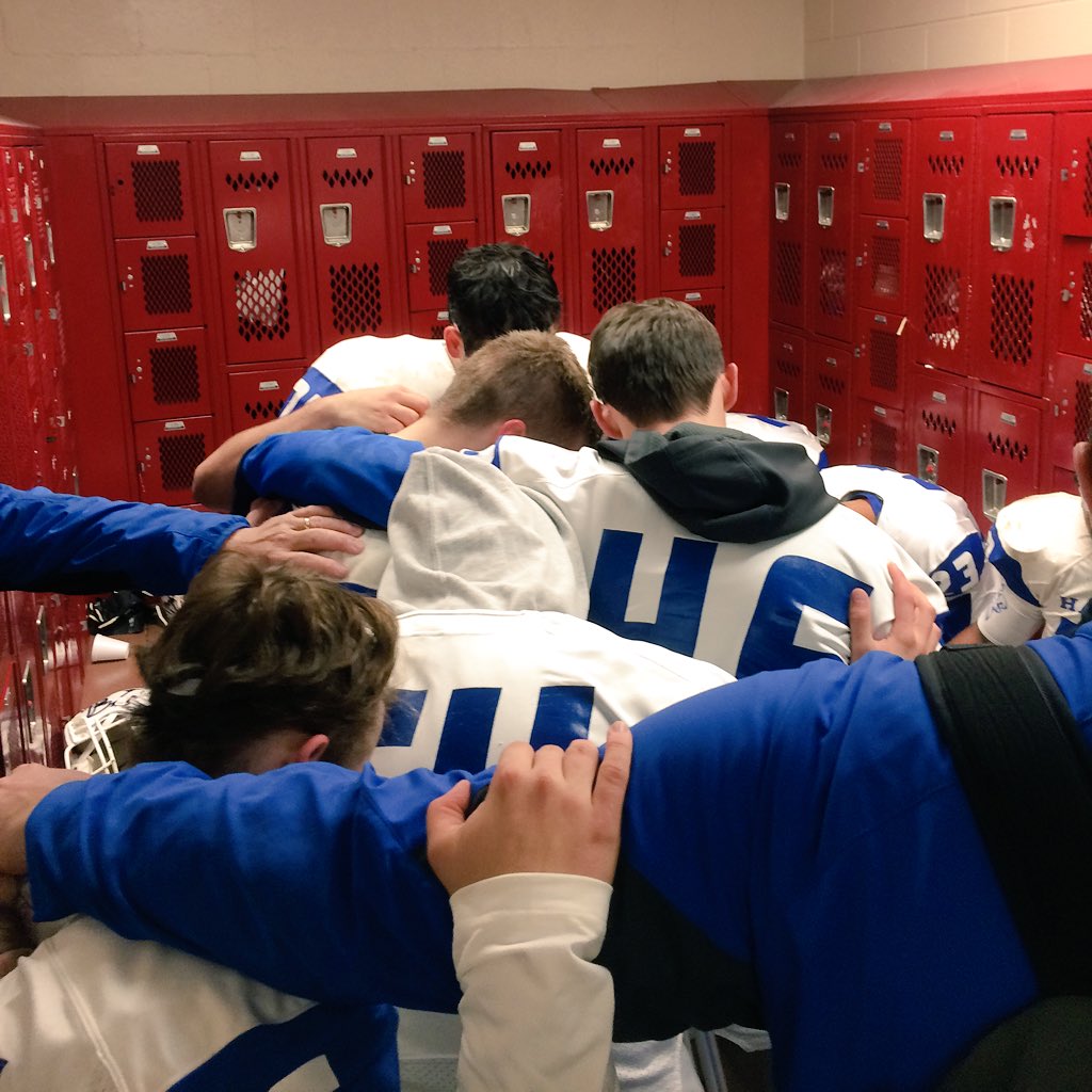 HALionsLive's tweet image. Ending the season in prayer. #Brotherhood #Family #HardingStrong