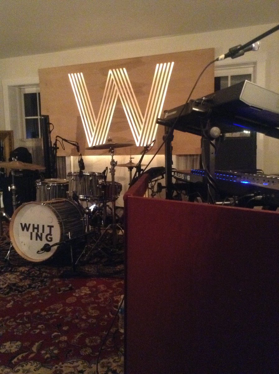 atelierLANCE's tweet photo. the show was amaze-balls.  my setup better than yours #whereiswhiting #keys https://t.co/kT0Umn6ouz https://t.co/5GgrPHwYLA